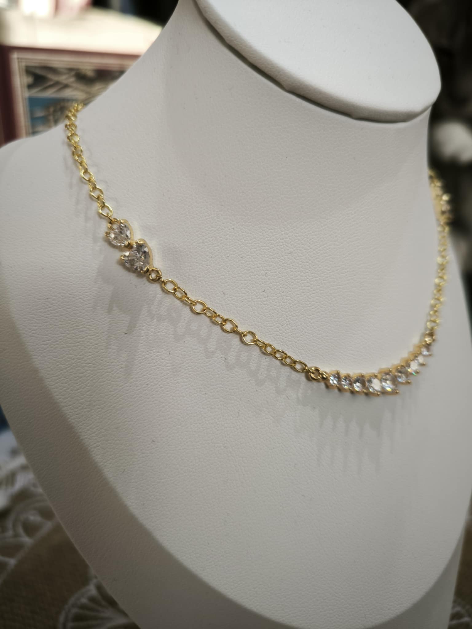 Le collier doré et brillant -  Éclat Impérial