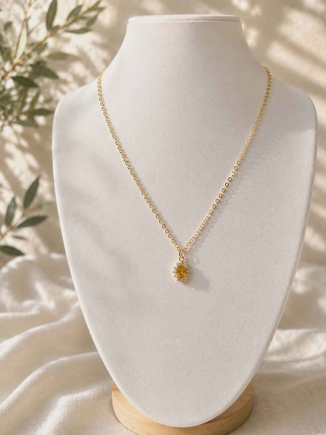 Collier "médaillon jaune"