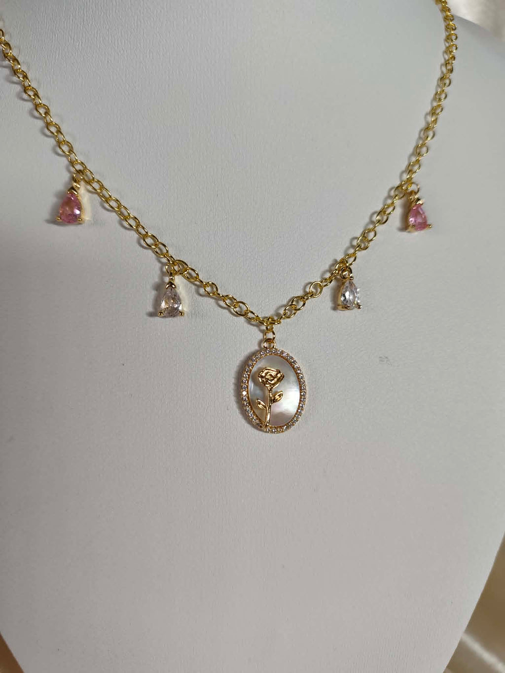 Collier "rose de la cour"