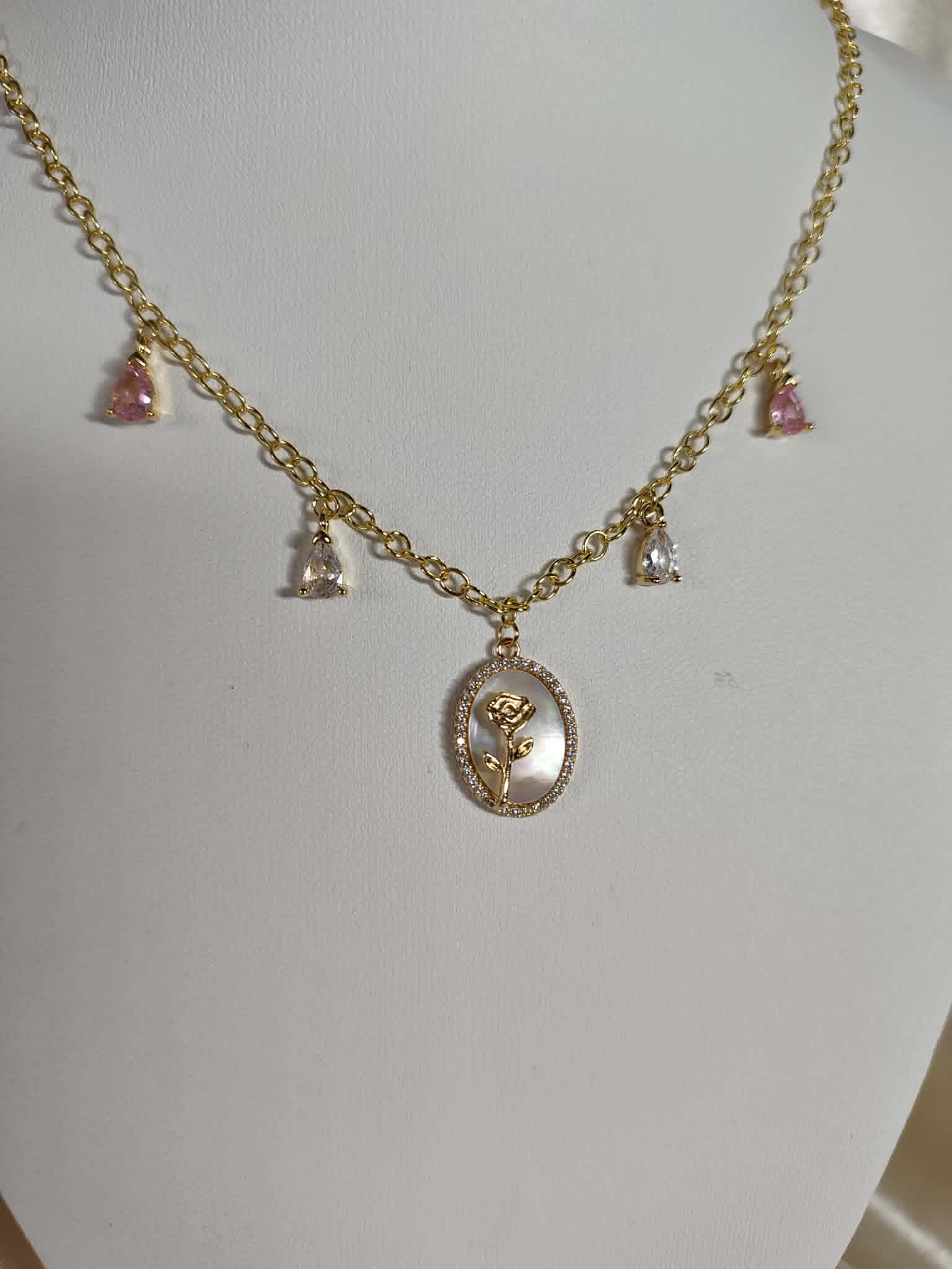 Collier "rose de la cour"
