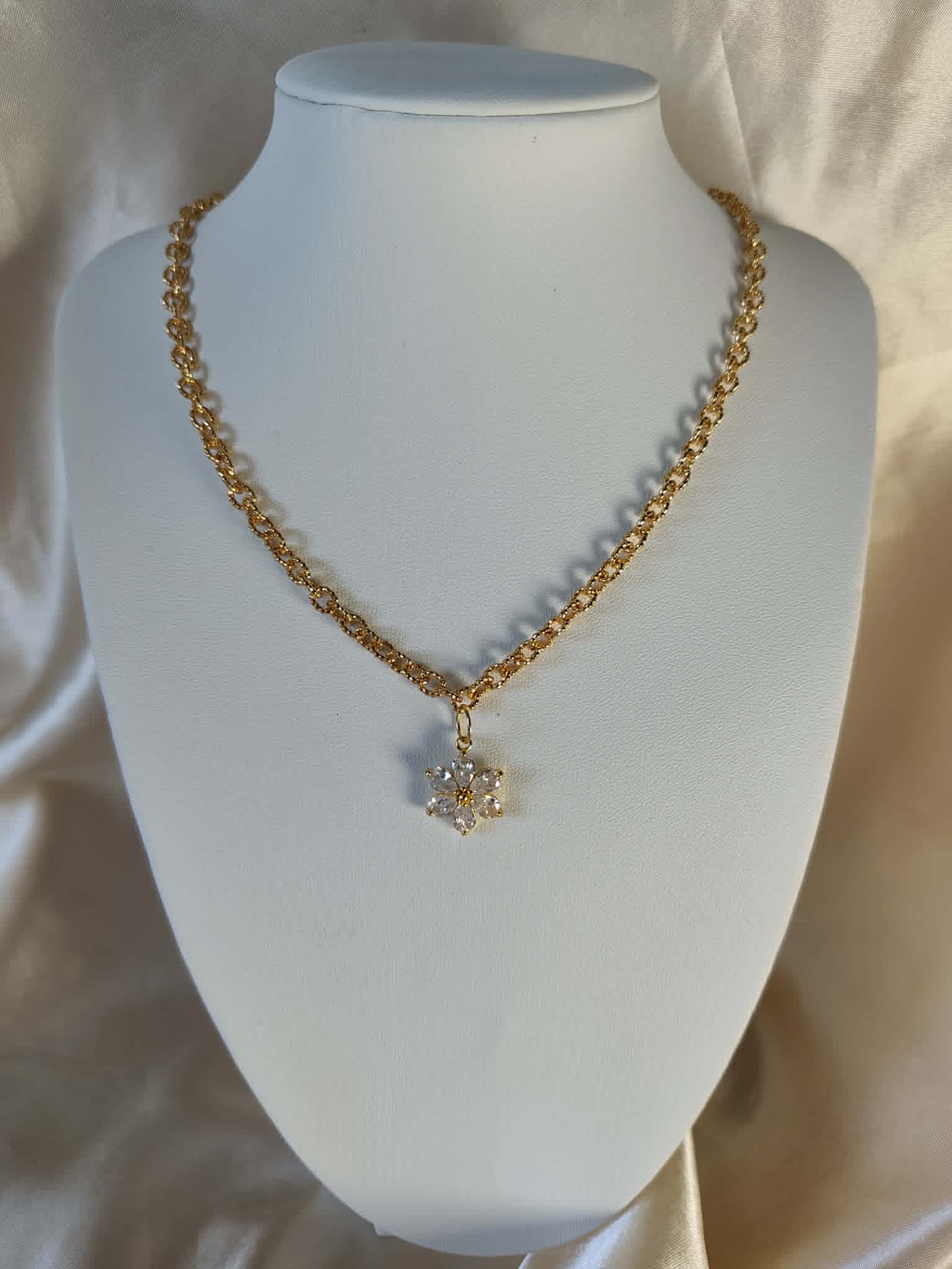 Collier "fleur d'or"