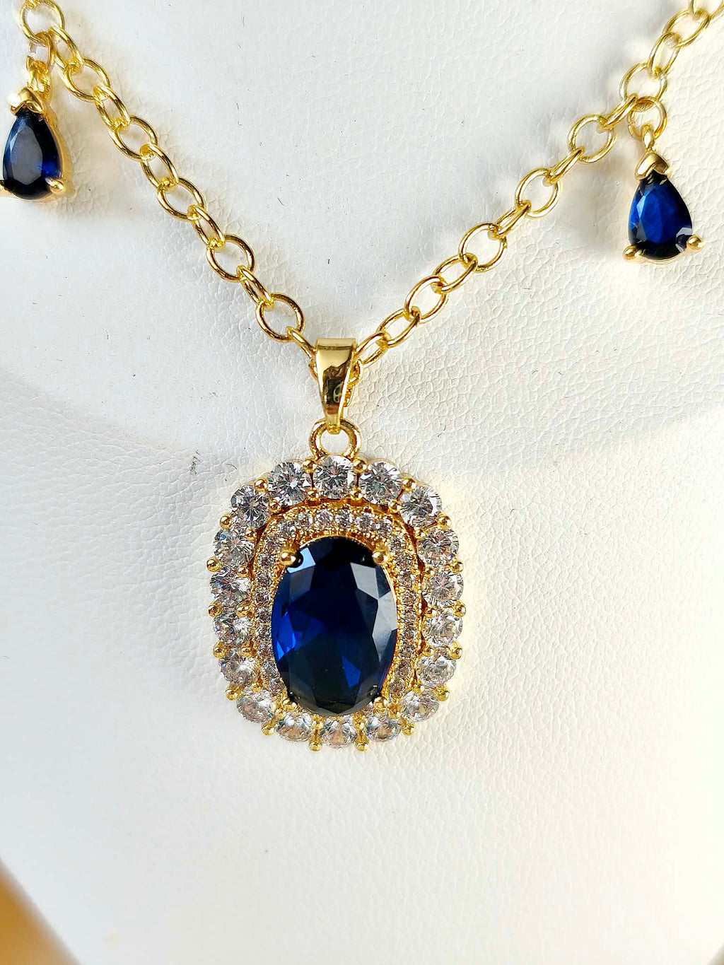 Collier doré et bleu saphir impérial - Couronne de Saphir