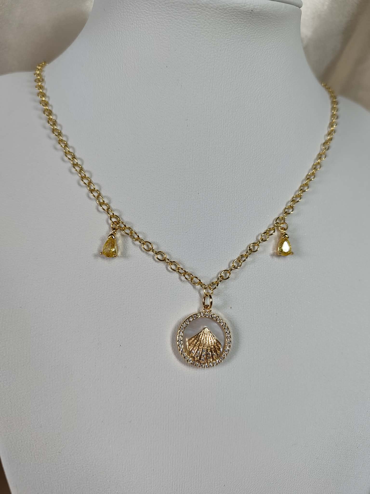 Collier "coquillage jaune"