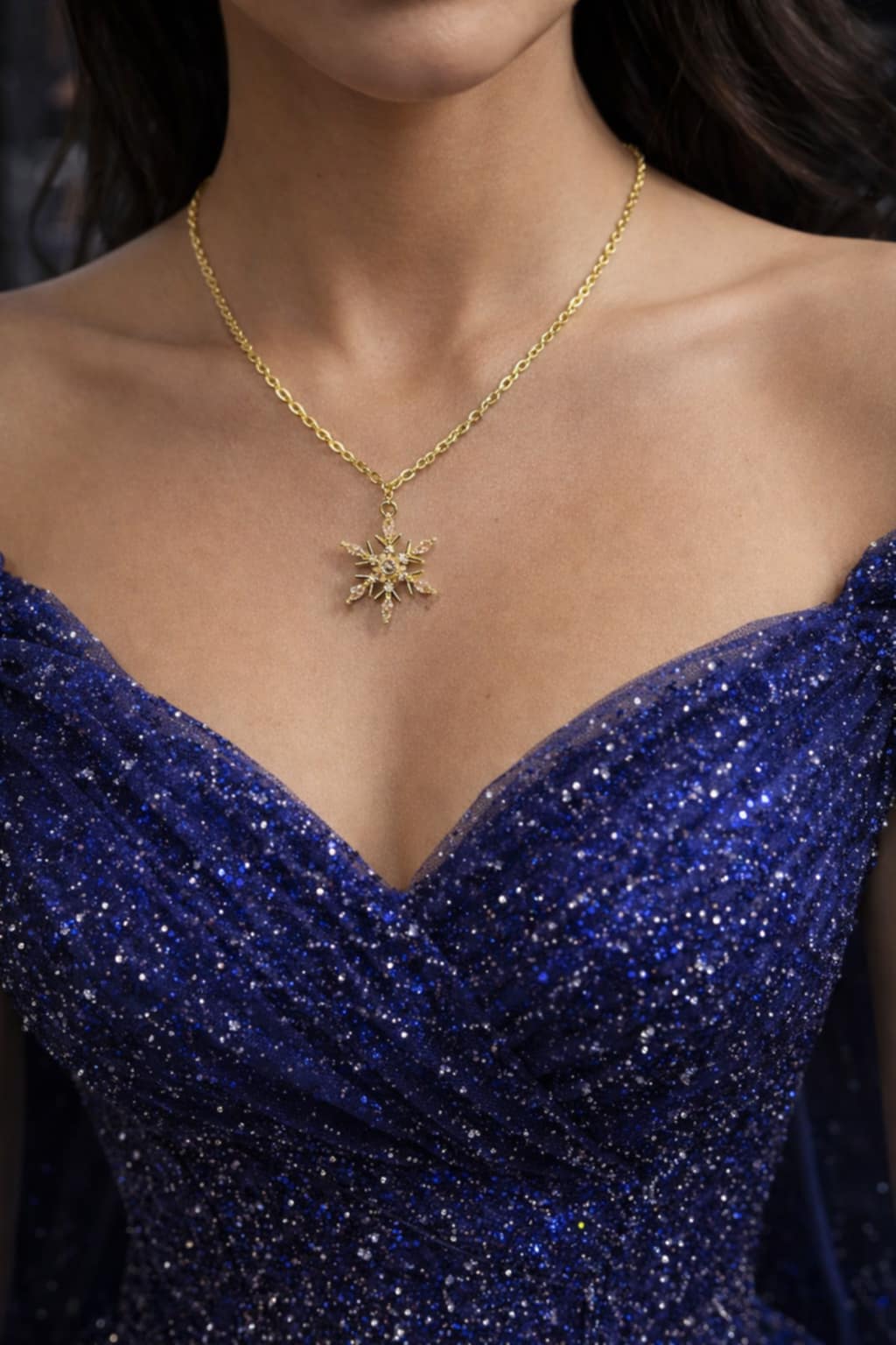 Le collier "Noël la Reine" - flocon de neige brilant 