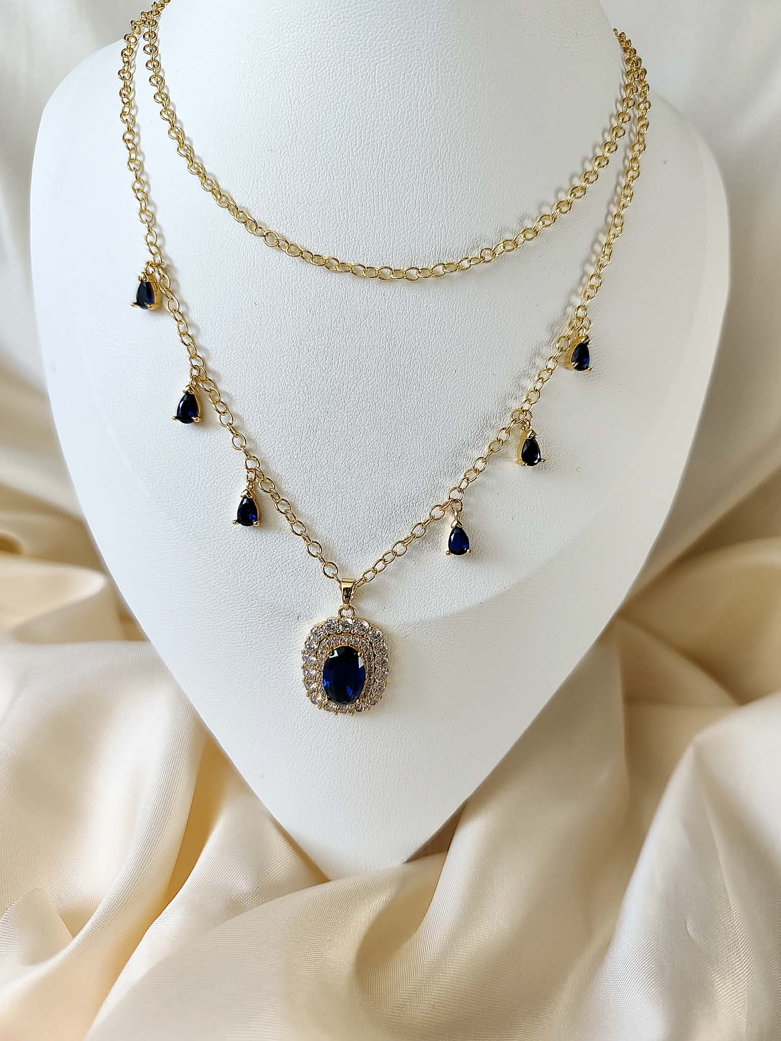 Collier doré et bleu saphir impérial - Couronne de Saphir