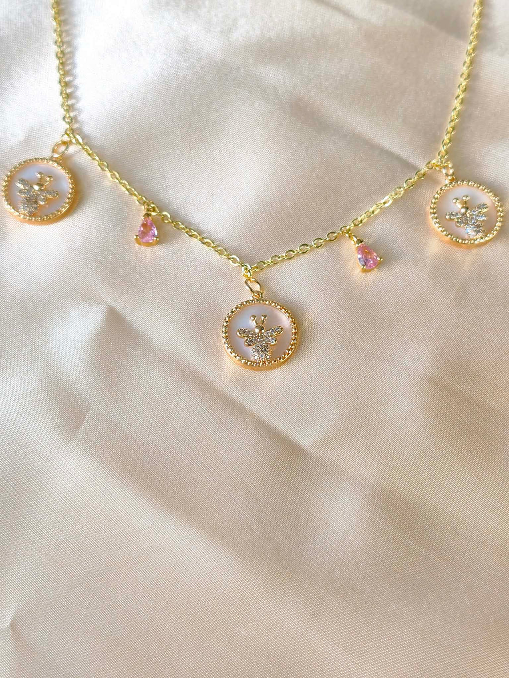 Collier papillon doré et rose -  L'éclat de Marie