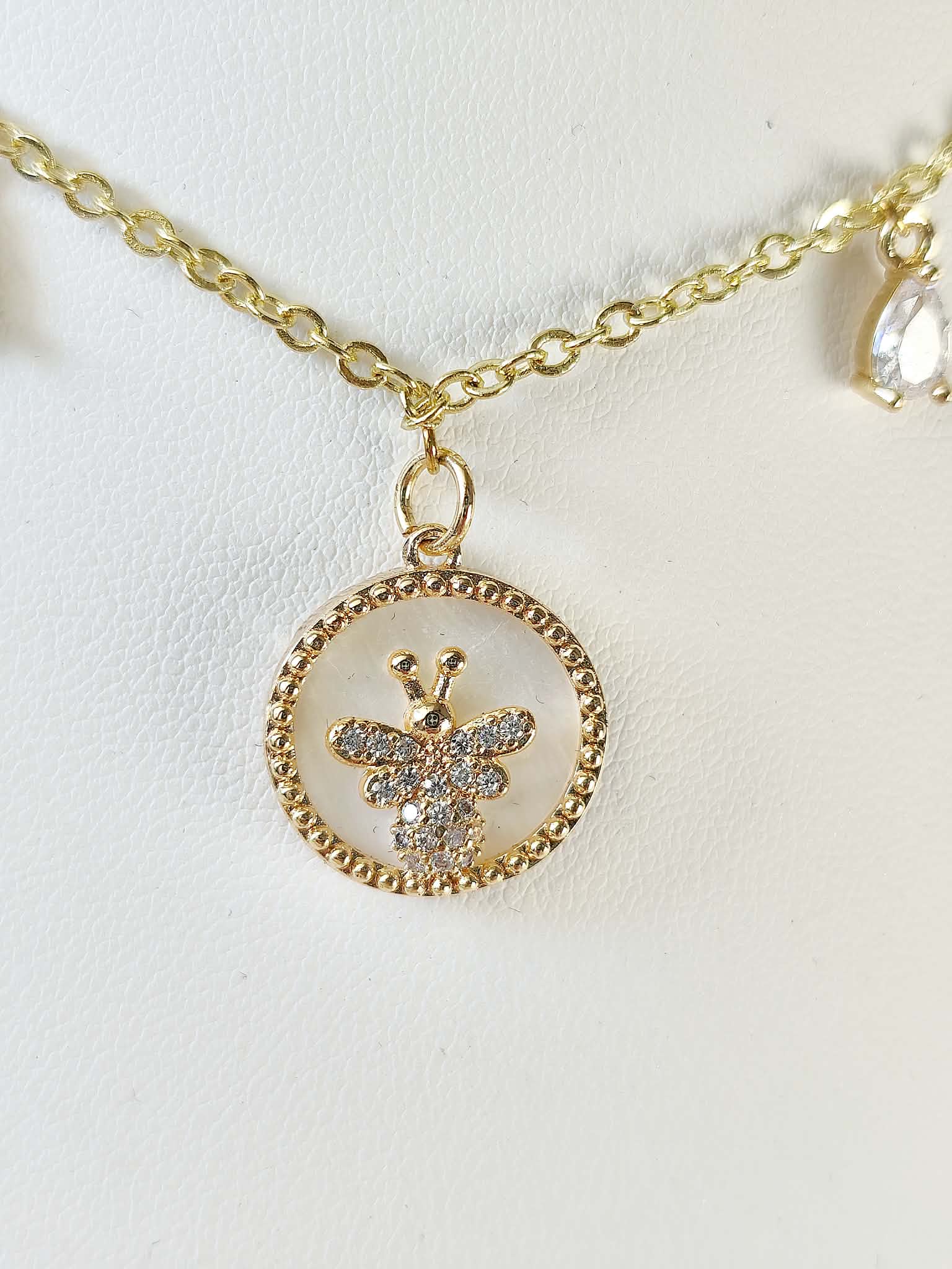 Collier Papillon doré et brillant unique - Métamorphose