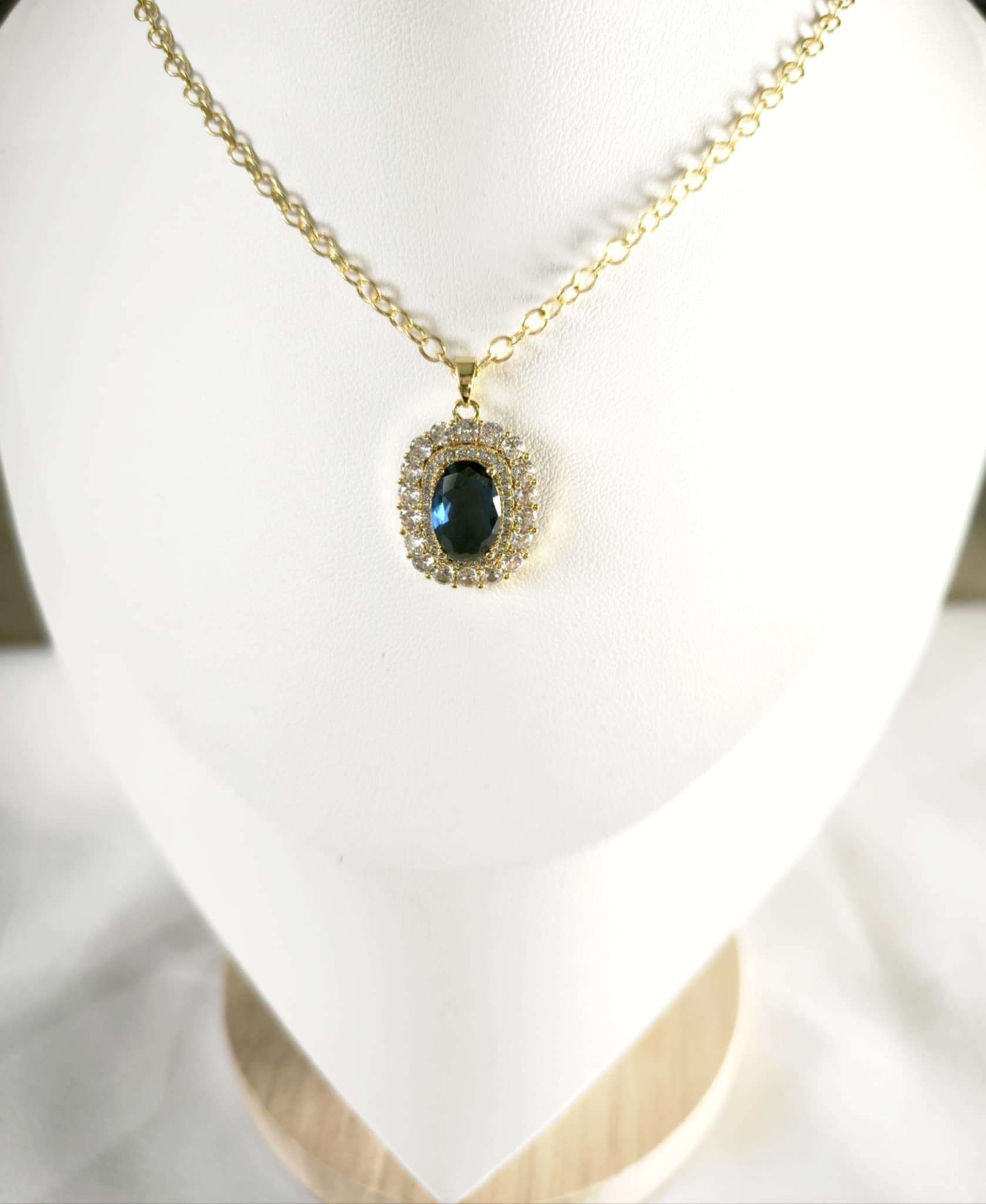 Le collier doré et bleu saphir - Eclat de saphir