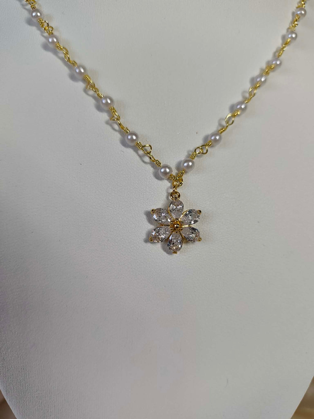 Collier "fleur d'or perle"
