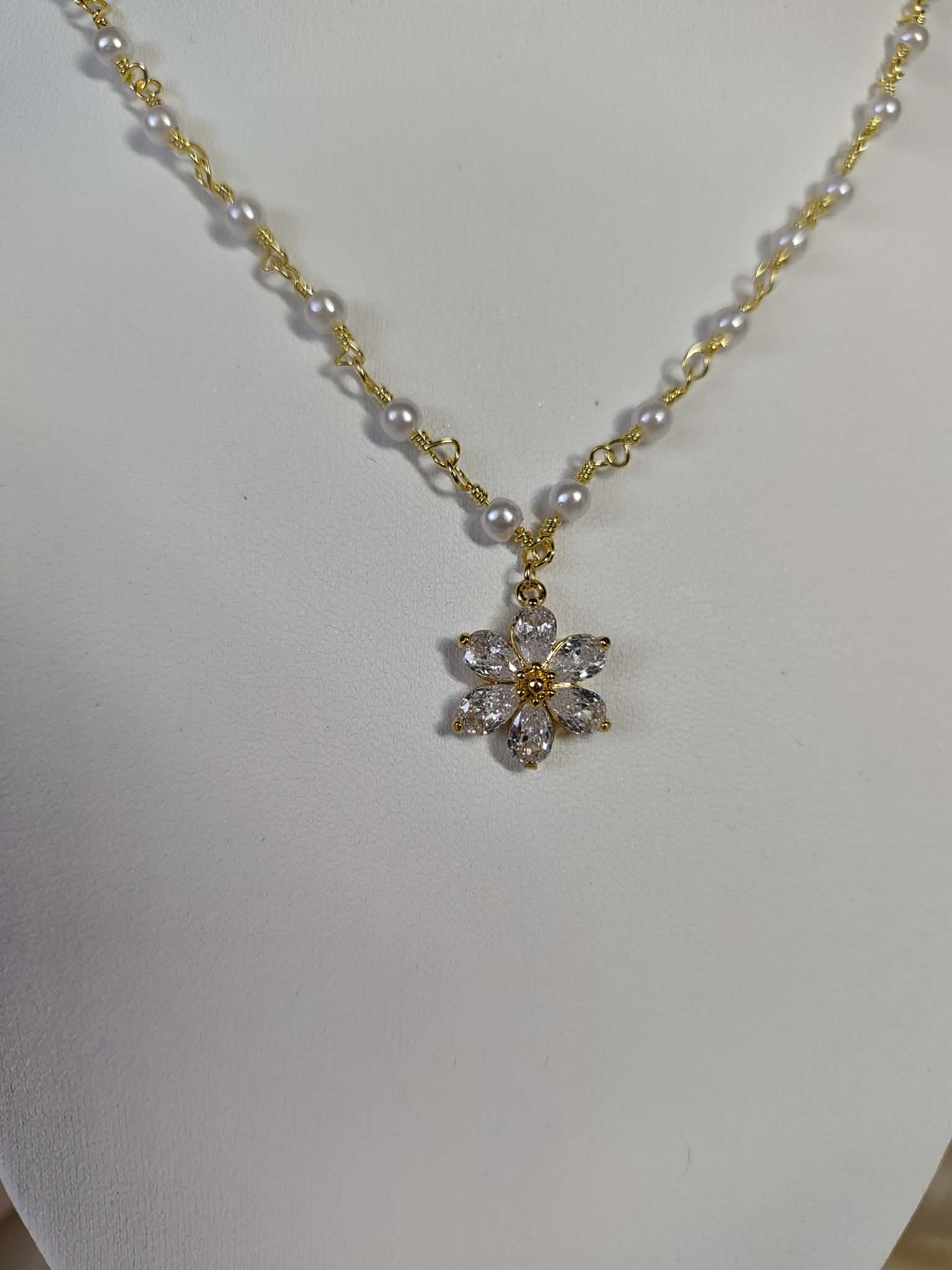Collier "fleur d'or perle"