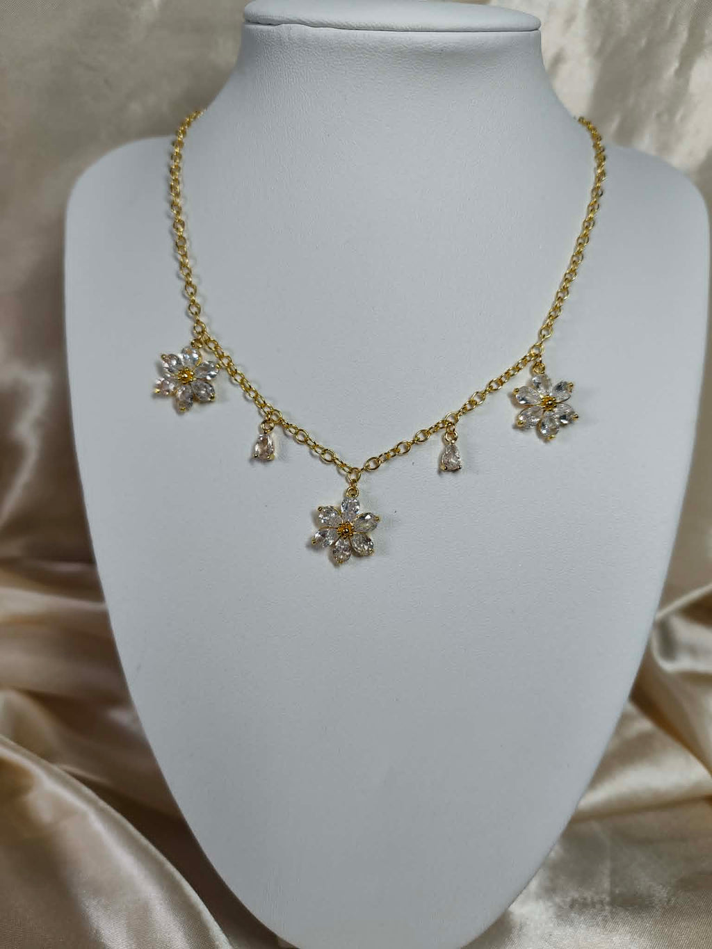 Collier "couronne de fleurs"