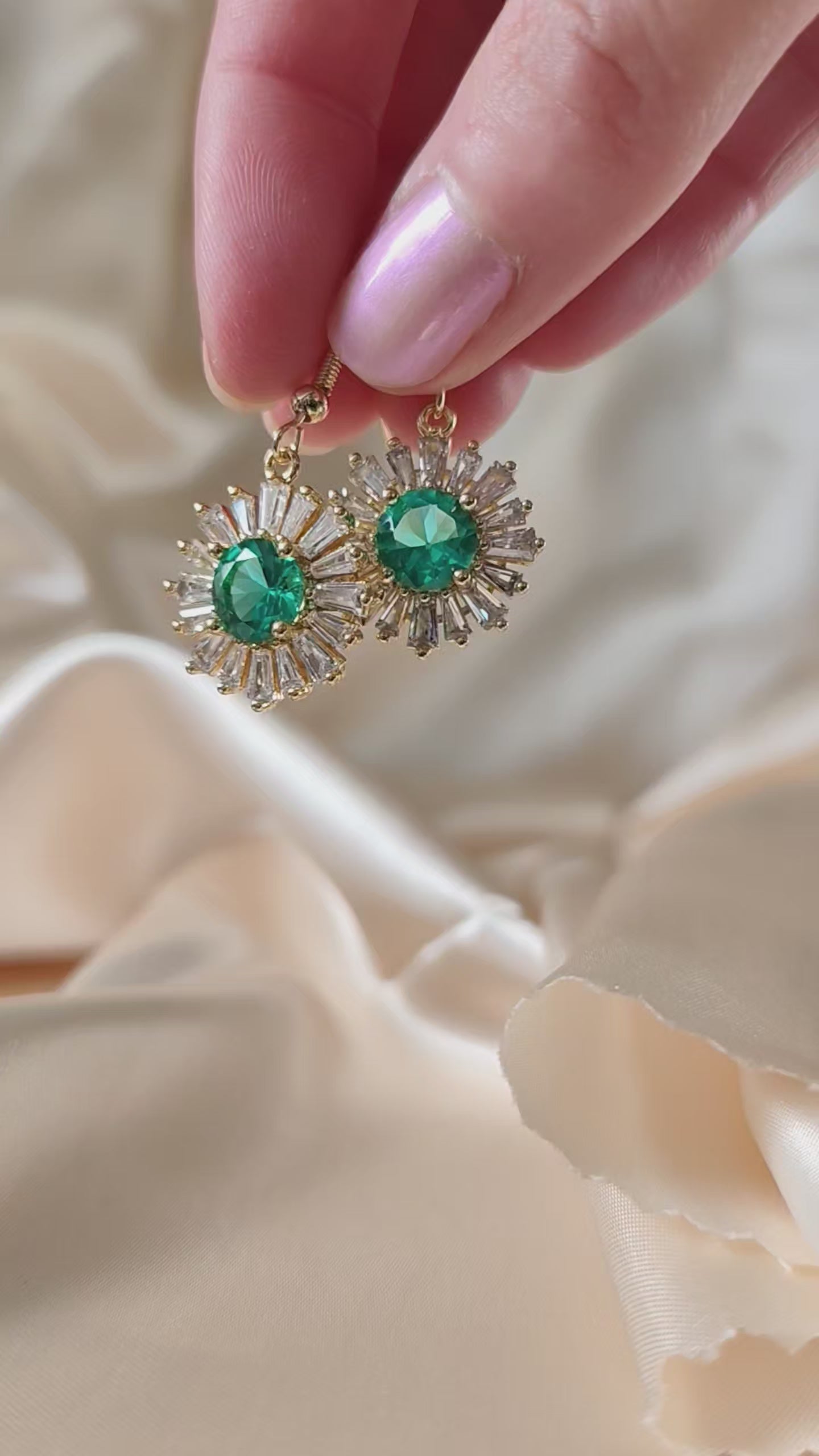 Boucles d'oreilles "L’Éclat d’Émeraude"